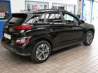 USED 2022 72 HYUNDAI KONA 64kWh Premium SUV 5dr Electric Auto (10.5kW Charger) (204 ps) SAT NAV ANDROID APPLE CARPLAY CRUISE CONTROL REAR VIEW CAMERA PARKING SENSORS 1 OWNERS SERVICE HISTORY WARRANTY
