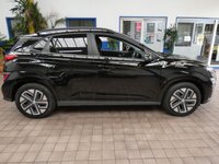 USED 2022 72 HYUNDAI KONA 64kWh Premium SUV 5dr Electric Auto (10.5kW Charger) (204 ps) SAT NAV ANDROID APPLE CARPLAY CRUISE CONTROL REAR VIEW CAMERA PARKING SENSORS 1 OWNERS SERVICE HISTORY WARRANTY