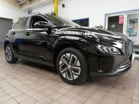 USED 2022 72 HYUNDAI KONA 64kWh Premium SUV 5dr Electric Auto (10.5kW Charger) (204 ps) SAT NAV ANDROID APPLE CARPLAY CRUISE CONTROL REAR VIEW CAMERA PARKING SENSORS 1 OWNERS SERVICE HISTORY WARRANTY