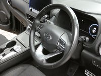 USED 2022 72 HYUNDAI KONA 64kWh Premium SUV 5dr Electric Auto (10.5kW Charger) (204 ps) SAT NAV ANDROID APPLE CARPLAY CRUISE CONTROL REAR VIEW CAMERA PARKING SENSORS 1 OWNERS SERVICE HISTORY WARRANTY