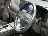 USED 2022 72 HYUNDAI KONA 64kWh Premium SUV 5dr Electric Auto (10.5kW Charger) (204 ps) SAT NAV ANDROID APPLE CARPLAY CRUISE CONTROL REAR VIEW CAMERA PARKING SENSORS 1 OWNERS SERVICE HISTORY WARRANTY