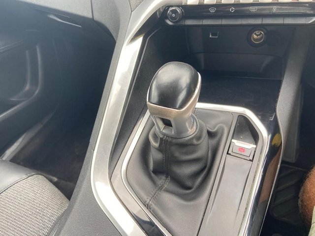 2017 PEUGEOT 3008 1.2 PureTech Allure SUV 5dr Petrol Manual Euro 6 (s/s) (130 ps) - Photo 10