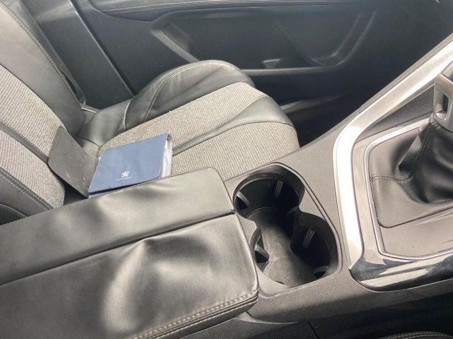 2017 PEUGEOT 3008 1.2 PureTech Allure SUV 5dr Petrol Manual Euro 6 (s/s) (130 ps) - Photo 11