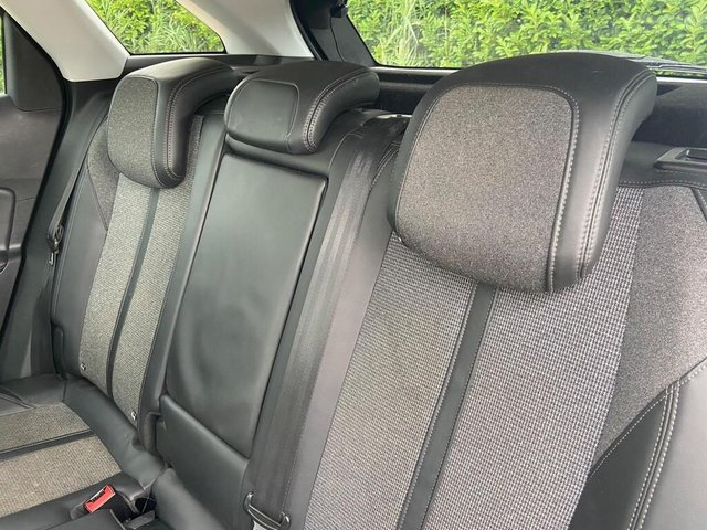 2017 PEUGEOT 3008 1.2 PureTech Allure SUV 5dr Petrol Manual Euro 6 (s/s) (130 ps) - Photo 12