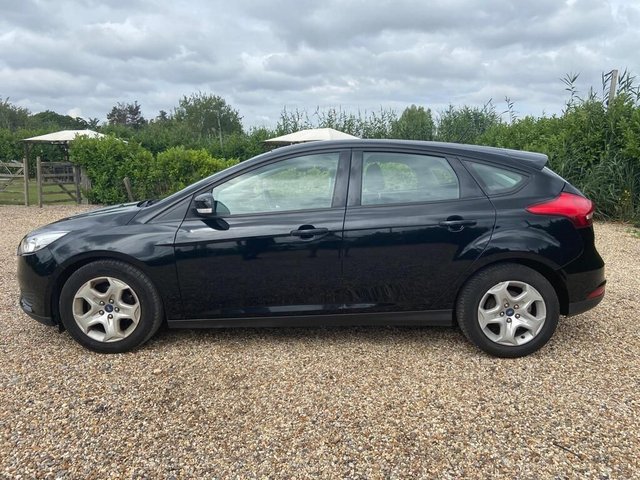 2017 FORD FOCUS 1.0T EcoBoost 99g Style Hatchback 5dr Petrol Manual Euro 6 (s/s) (100 ps) - Photo 5