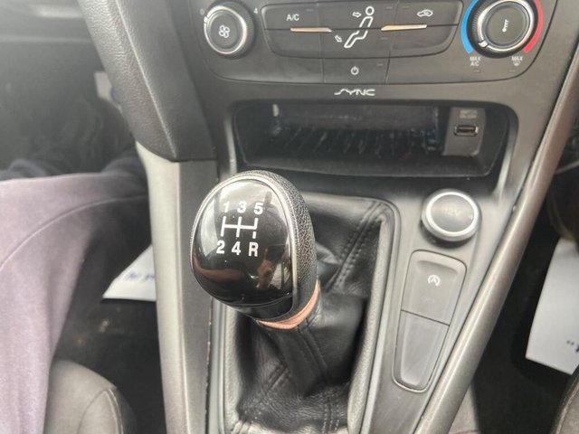 2017 FORD FOCUS 1.0T EcoBoost 99g Style Hatchback 5dr Petrol Manual Euro 6 (s/s) (100 ps) - Photo 8