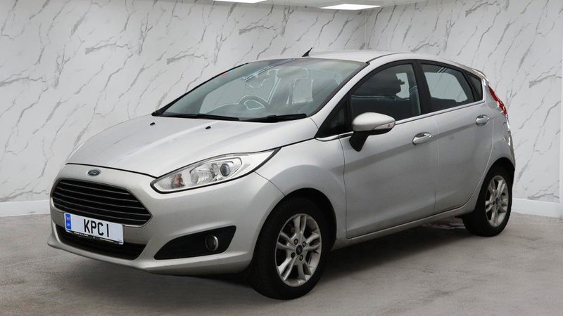 2015 Ford Fiesta in silver — photo 2 of 11