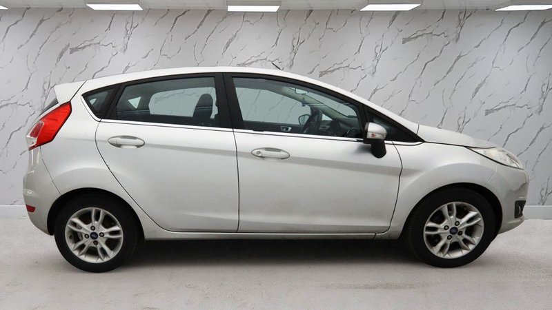 2015 Ford Fiesta in silver — photo 6 of 11
