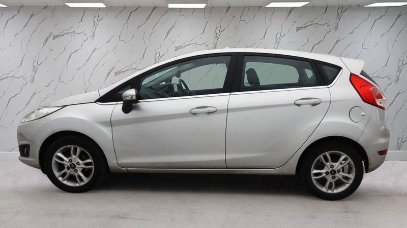 2015 Ford Fiesta in silver — photo 5 of 11