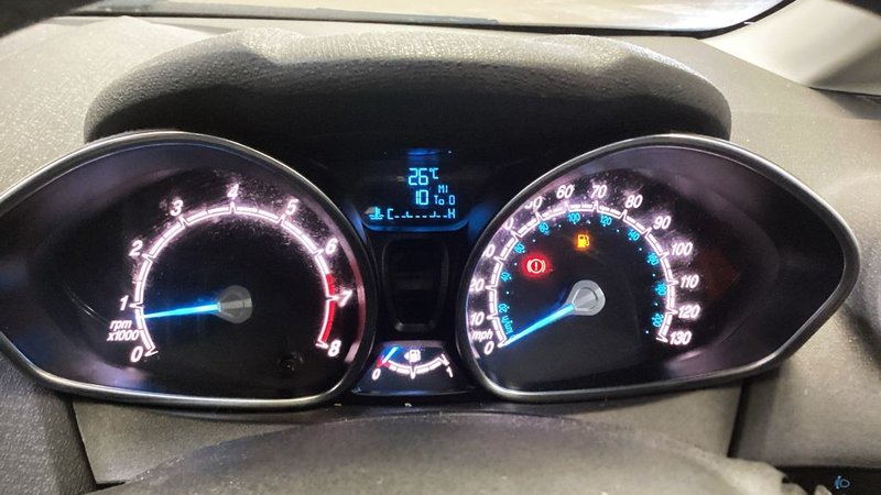 2015 Ford Fiesta in silver — photo 8 of 11