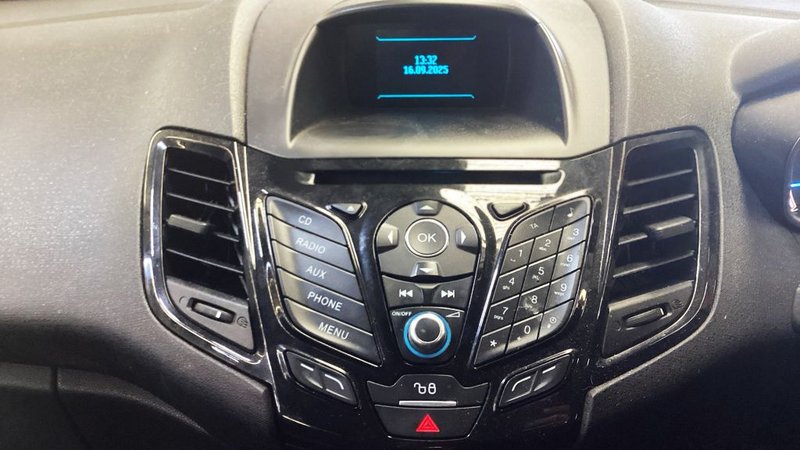 2015 Ford Fiesta in silver — photo 7 of 11