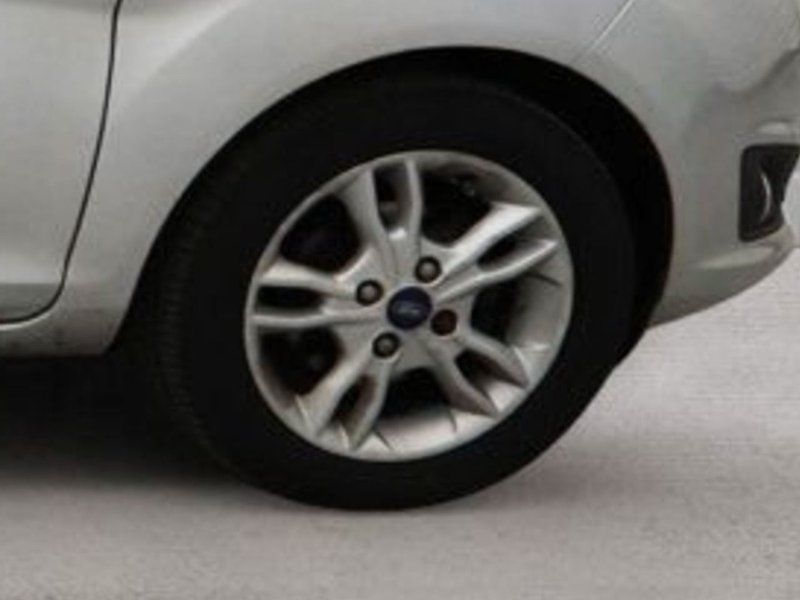 2015 Ford Fiesta in silver — photo 7 of 14