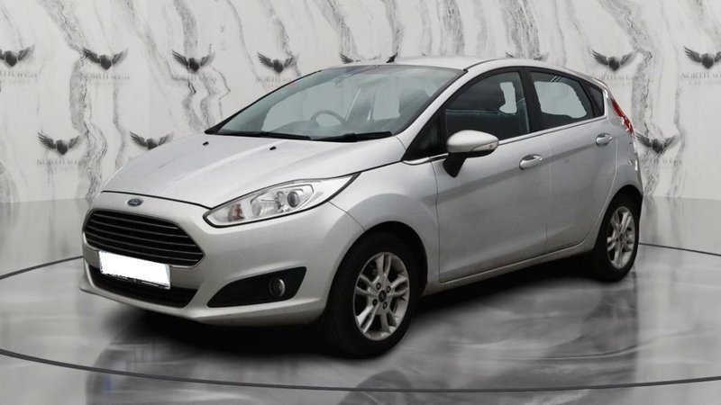 2015 Ford Fiesta in silver — photo 3 of 14
