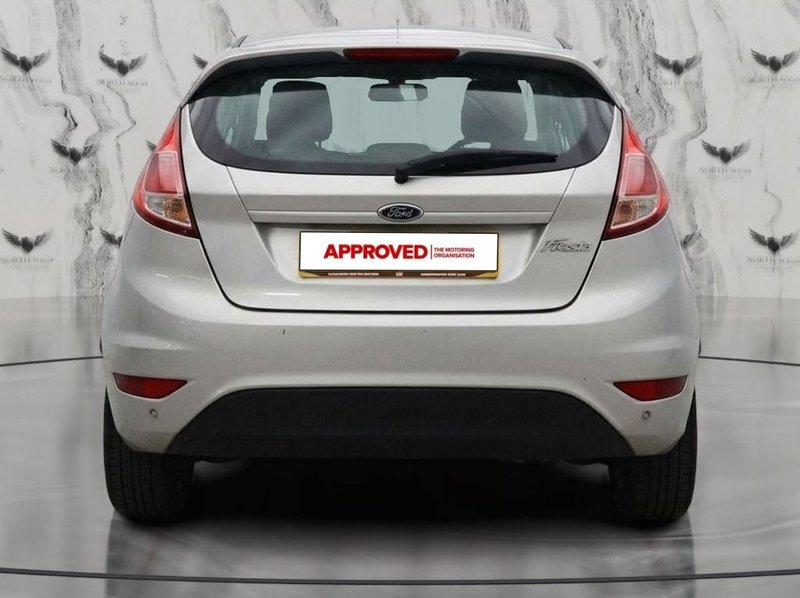 2015 Ford Fiesta in silver — photo 5 of 14