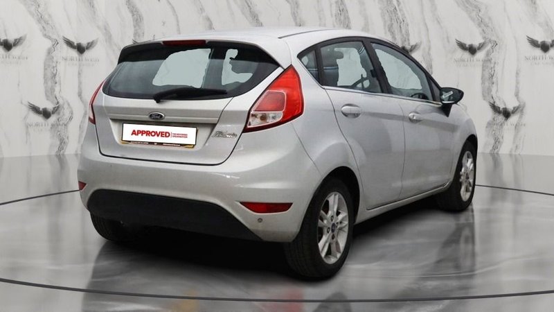 2015 Ford Fiesta in silver — photo 6 of 14
