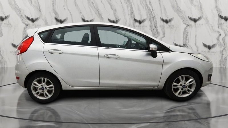 2015 Ford Fiesta in silver — photo 9 of 14