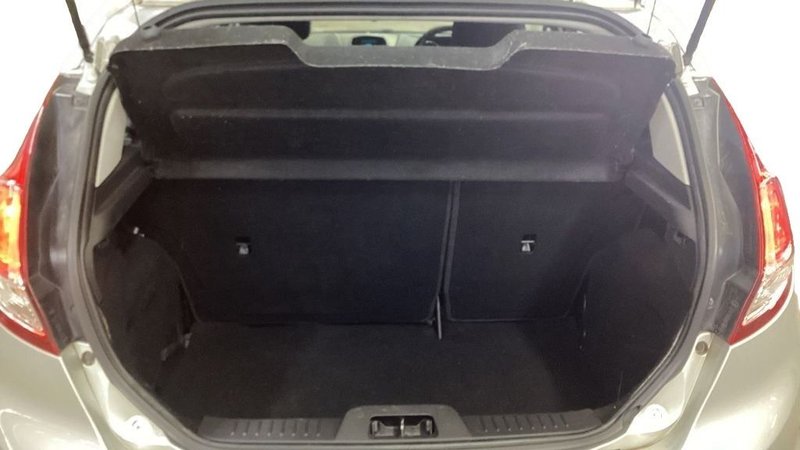 2015 Ford Fiesta in silver — photo 10 of 14