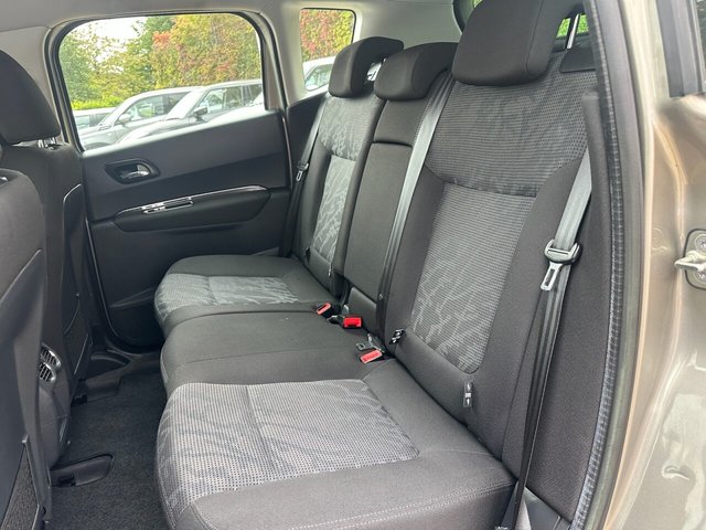 2011 PEUGEOT 3008 - Photo 3