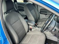 USED 2010 10 FORD FOCUS 1.6 Titanium Hatchback 5dr Petrol Automatic (184 g/km, 99 bhp) Petrol Automatic - Heated Seats & Parking Sensors