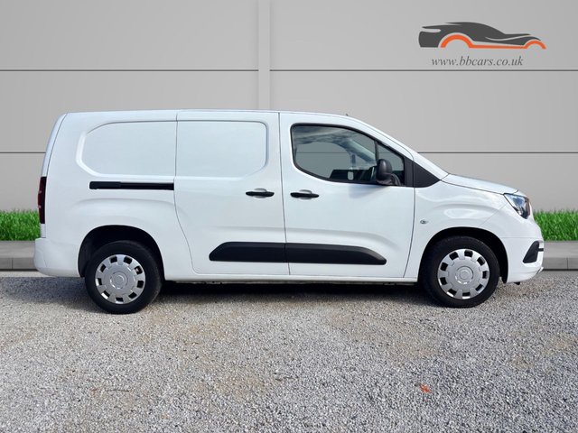 2021 Vauxhall Combo 1.5L Sportive 4dr - Photo 6