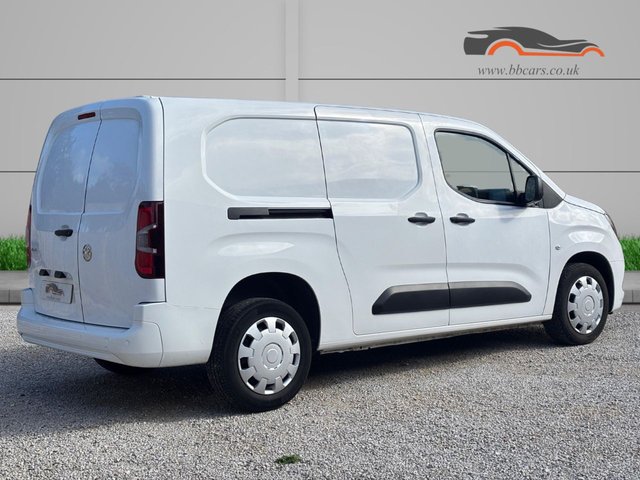 2021 Vauxhall Combo 1.5L Sportive 4dr - Photo 5
