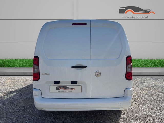2021 Vauxhall Combo 1.5L Sportive 4dr - Photo 4
