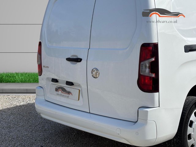 2021 Vauxhall Combo 1.5L Sportive 4dr - Photo 11