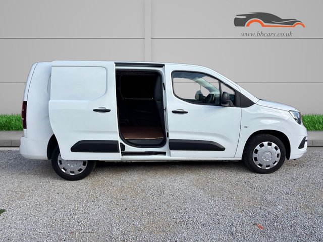 2021 Vauxhall Combo 1.5L Sportive 4dr - Photo 12