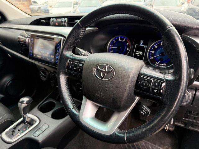 2019 TOYOTA HILUX - Photo 9