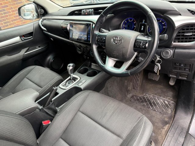 2019 TOYOTA HILUX - Photo 10