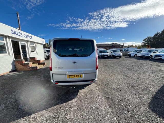 2022 Ford Tourneo Custom 2L Titanium 5dr - Photo 7