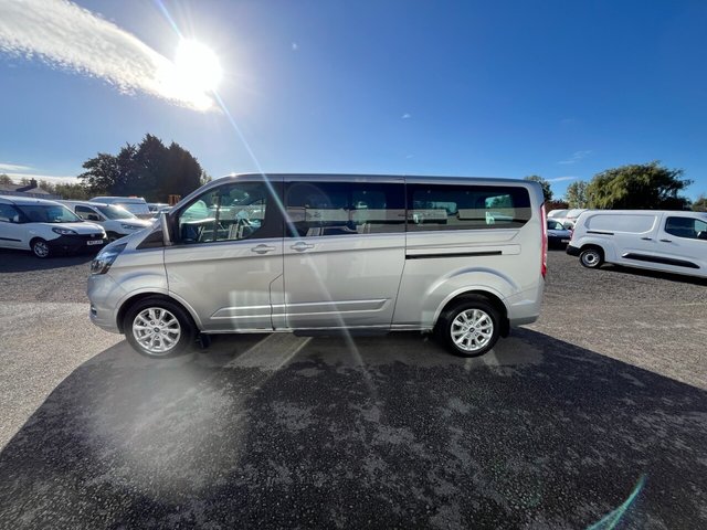 2022 Ford Tourneo Custom 2L Titanium 5dr - Photo 4