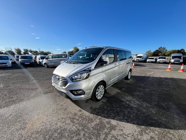 2022 Ford Tourneo Custom 2L Titanium 5dr - Photo 3