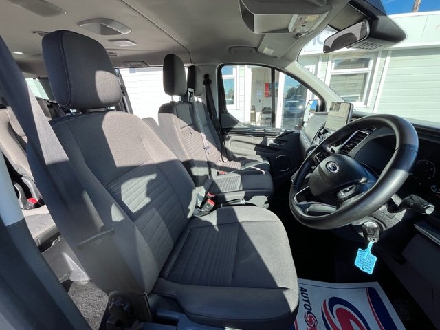 2022 Ford Tourneo Custom 2L Titanium 5dr - Photo 11