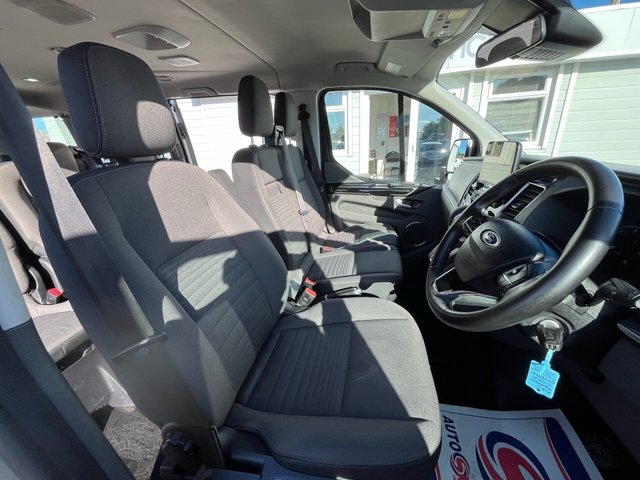 2022 Ford Tourneo Custom 2L Titanium 5dr - Photo 12