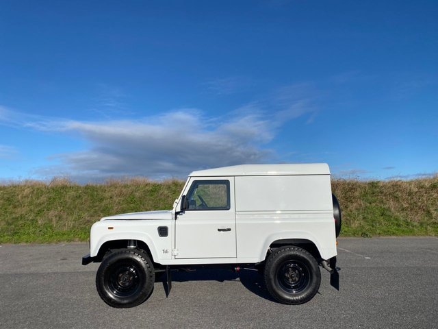 View our LAND ROVER DEFENDER 90