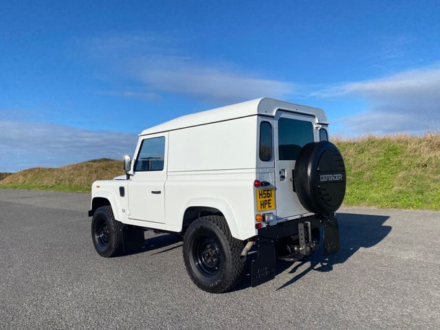 View our LAND ROVER DEFENDER 90