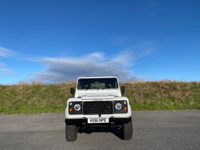 View our LAND ROVER DEFENDER 90