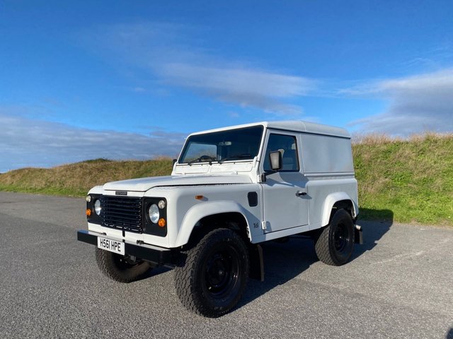 View our LAND ROVER DEFENDER 90