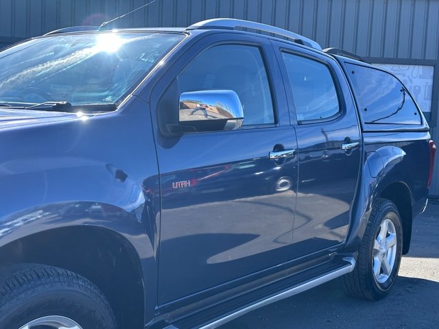 2017 ISUZU D-MAX - Photo 11