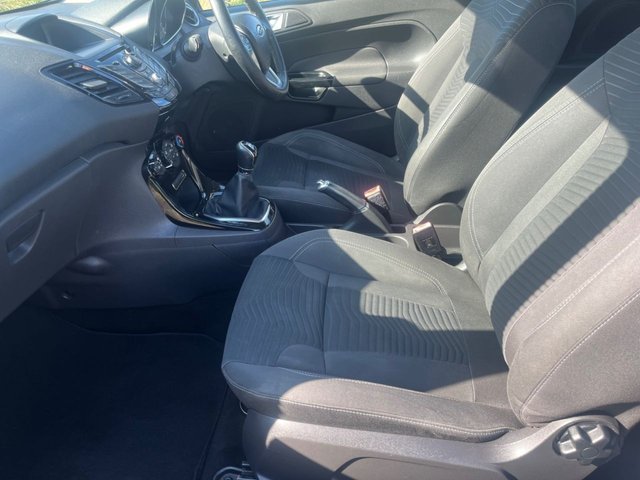 2015 Ford Fiesta 1.3L Zetec 3dr - Photo 7