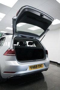 USED 2018 68 VOLKSWAGEN GOLF 1.6 TDI SE Nav Euro 6 (s/s) 5dr Service History, Sat Nav