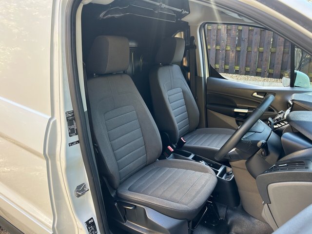 2021 Ford Transit Connect 1.5L Limited 5dr - Photo 12