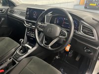 USED 2022 72 VOLKSWAGEN T-ROC 1.5 TSI Style SUV 5dr Petrol Manual Euro 6 (s/s) (150 ps) 1 OWNER SERVICE HISTORY 6 MONTHS WARRANTY SELF PARKING FUNCTION SATNAV APP CONNECT