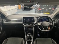USED 2022 72 VOLKSWAGEN T-ROC 1.5 TSI Style SUV 5dr Petrol Manual Euro 6 (s/s) (150 ps) 1 OWNER SERVICE HISTORY 6 MONTHS WARRANTY SELF PARKING FUNCTION SATNAV APP CONNECT