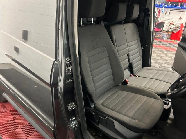 2021 Ford Transit Connect 1.5L Limited 5dr - Photo 10