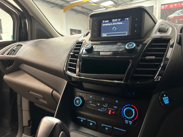 2021 Ford Transit Connect 1.5L Limited 5dr - Photo 12