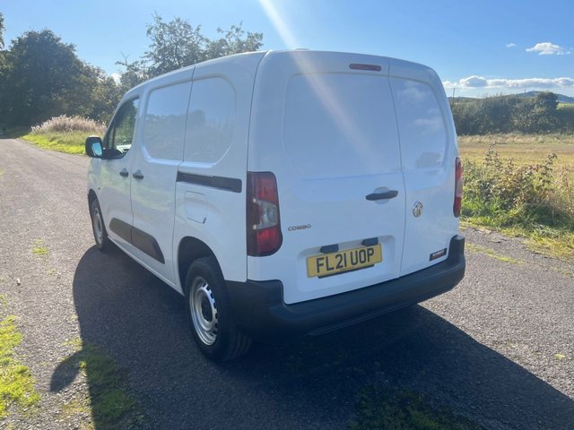 2021 Vauxhall Combo 1.5L Edition 4dr - Photo 4