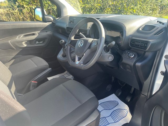 2021 Vauxhall Combo 1.5L Edition 4dr - Photo 9