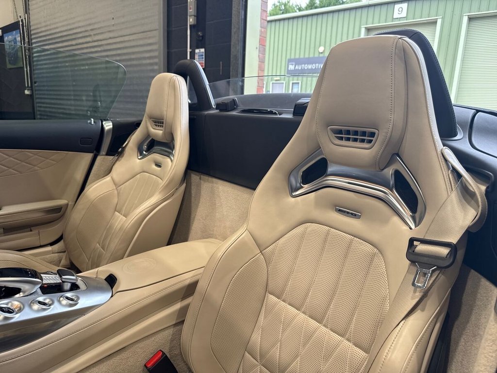 USED 2017 17 MERCEDES-BENZ AMG GT 4.0 V8 BiTurbo C Roadster 2dr Petrol SpdS DCT Euro 6 (s/s) (557 ps) MB HISTORY|AMG SEATS|BURMESTER